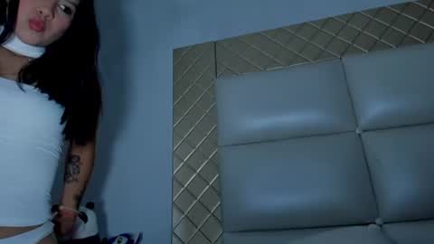 Snapshot of ashleytravis_ chatting on July 21, 10:34 pm online show from July 21, 10:34 pm