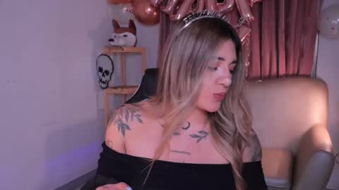 Ashley Lauren online show from October 24, 4:20 am