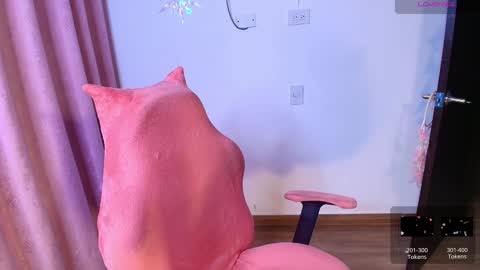 Snapshot of ashleyy18__ chatting on February 22, 9:45 am Ashleyy18 online show from February 22, 9:45 am