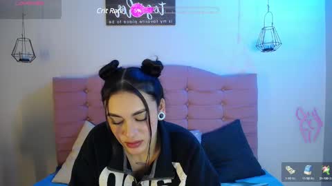 Snapshot of ashleyy_ls chatting on February 26, 3:32 am kylie online show from February 26, 3:32 am