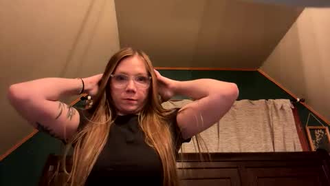 ashleyynicholee online show from December 22, 6:21 am