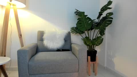 ashllovee online show from February 8, 1:01 pm