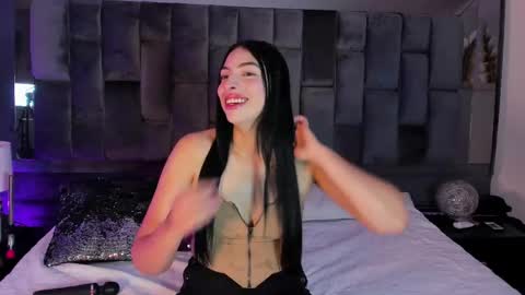 Snapshot of ashly_bloom chatting on April 25, 2:47 am Ashly online show from April 25, 2:47 am
