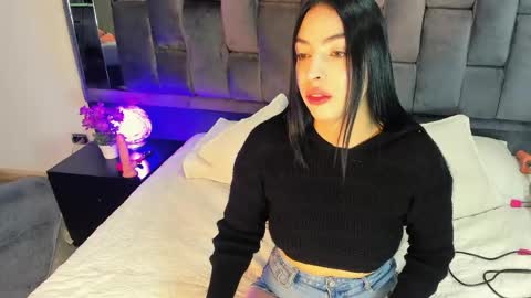 Snapshot of ashly_bloom chatting on May 24, 3:33 am Ashly online show from May 24, 3:33 am