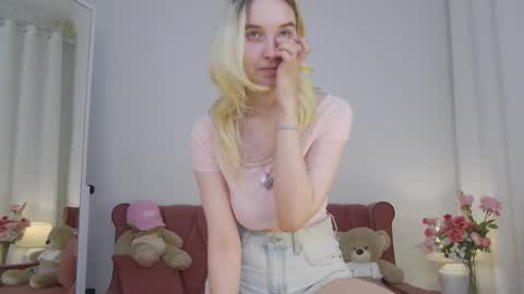 ashly_cherry online show from September 29, 11:15 am