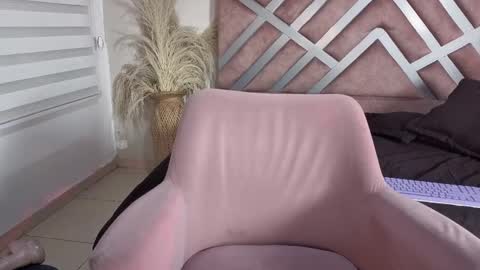 ashly_jones_ online show from February 3, 6:22 am