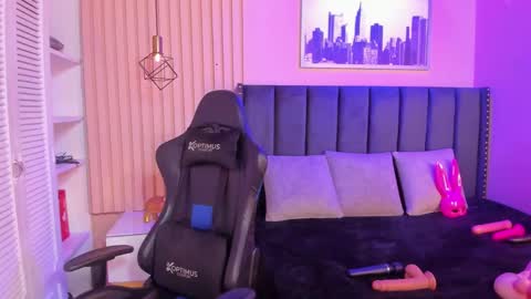 ashlye_miller_ online show from January 18, 3:53 am