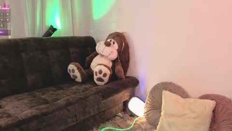 Ash  online show from February 6, 8:34 pm