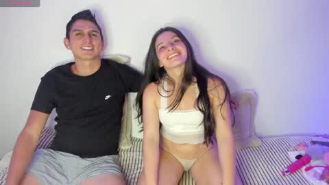 Snapshot of ashton_27 chatting on January 21, 1:08 am Ashton and Sophia lov online show from January 21, 1:08 am