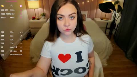 Snapshot of ashton_heidi chatting on October 5, 10:51 pm Your girlfriend online show from October 5, 10:51 pm