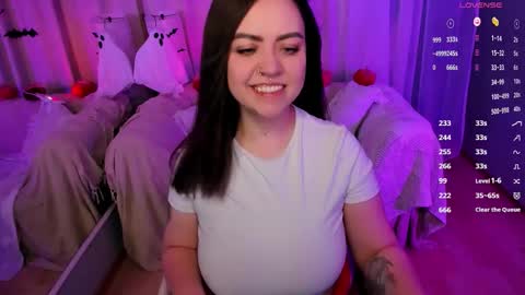 Snapshot of ashton_heidi chatting on October 26, 12:05 am Your girlfriend online show from October 26, 12:05 am