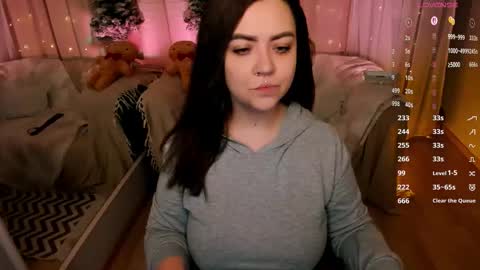 Snapshot of ashton_heidi chatting on December 17, 12:16 am Your girlfriend online show from December 17, 12:16 am