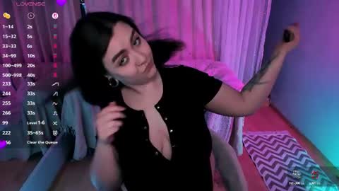 Snapshot of ashton_heidi chatting on June 17, 10:21 pm Your girlfriend online show from June 17, 10:21 pm