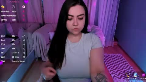 Snapshot of ashton_heidi chatting on June 19, 11:19 pm Your girlfriend online show from June 19, 11:19 pm