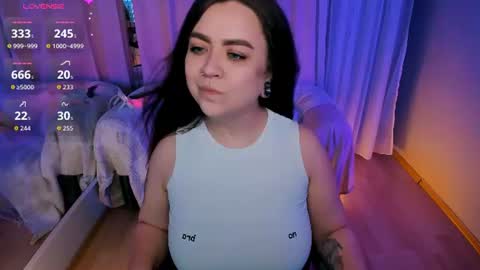 Snapshot of ashton_heidi chatting on July 15, 11:54 pm Your girlfriend online show from July 15, 11:54 pm