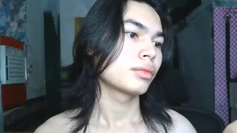 asian_babyboi online show from April 9, 9:42 pm