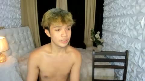 Snapshot of asian_blakefoster chatting on June 12, 2:43 am asian_blakefoster online show from June 12, 2:43 am