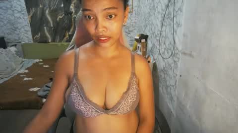Snapshot of asian_janeth chatting on June 4, 1:55 am im janeth single mom online show from June 4, 1:55 am