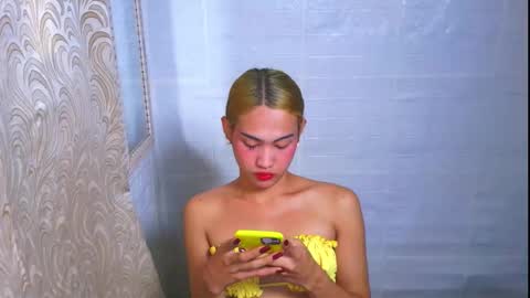 LOVELY LORAINE online show from September 27, 4:06 am