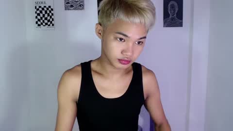 asian_lover05 online show from July 20, 8:22 pm