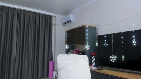 asian_loverpop online show from July 12, 3:52 am