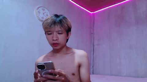 Snapshot of asian_macky chatting on April 25, 5:21 am asian_macky online show from April 25, 5:21 am