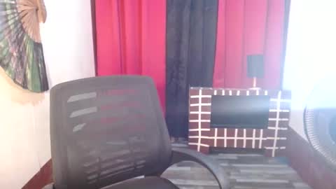 Lovely online show from December 9, 4:37 pm