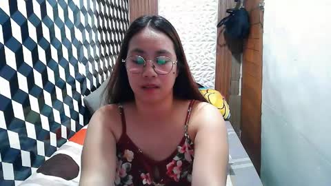 Snapshot of asian_sexydimples chatting on April 24, 3:47 pm Trixie online show from April 24, 3:47 pm
