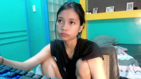 Snapshot of asian_slade chatting on May 17, 12:34 pm asian_slade online show from May 17, 12:34 pm