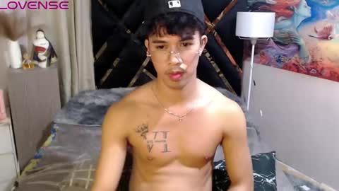 asiancum_peter online show from September 17, 7:48 pm