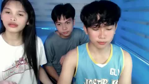   online show from December 9, 4:37 pm