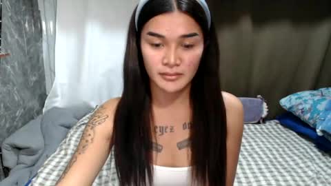 Snapshot of asiangirl_rhian chatting on June 16, 7:44 am goddes rhian online show from June 16, 7:44 am