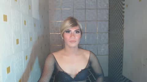 Snapshot of asianhugecock_kelly chatting on February 7, 9:15 pm Shine online show from February 7, 9:15 pm