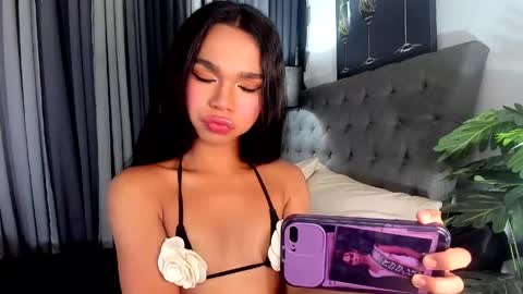 Snapshot of asianpetiteprincess chatting on May 19, 10:43 am asianpetiteprincess online show from May 19, 10:43 am