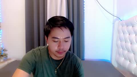 Roy online show from December 13, 7:32 pm