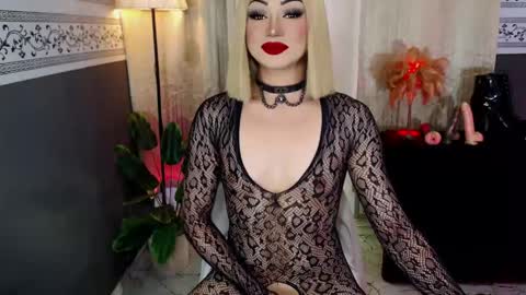 Snapshot of asiansexhunter chatting on April 24, 8:44 pm Ms. MONICA online show from April 24, 8:44 pm
