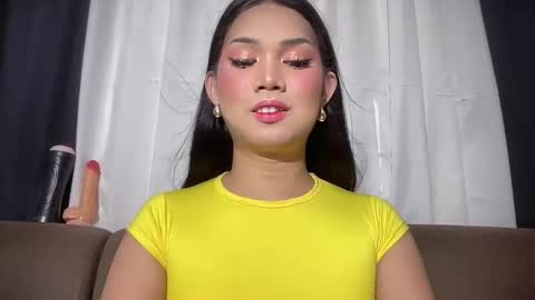 Snapshot of asiansweet_lily chatting on June 6, 10:47 pm Lily online show from June 6, 10:47 pm