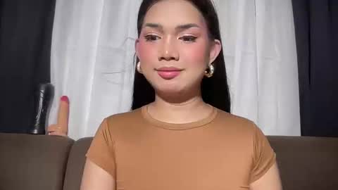 Snapshot of asiansweet_lily chatting on June 8, 1:28 am Lily online show from June 8, 1:28 am