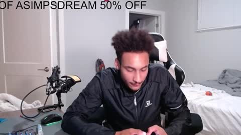 Snapshot of asimpsdream chatting on October 18, 2:03 am asimpsdream online show from October 18, 2:03 am