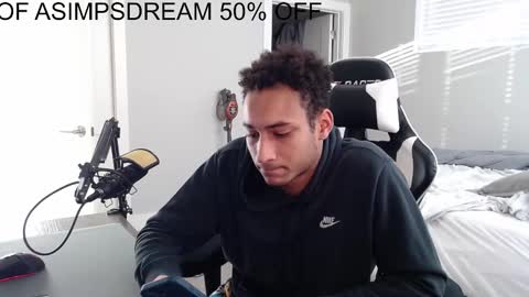 Snapshot of asimpsdream chatting on November 10, 1:43 pm asimpsdream online show from November 10, 1:43 pm