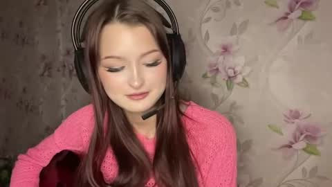Snapshot of asleykleppen chatting on June 17, 2:29 pm Anouk online show from June 17, 2:29 pm