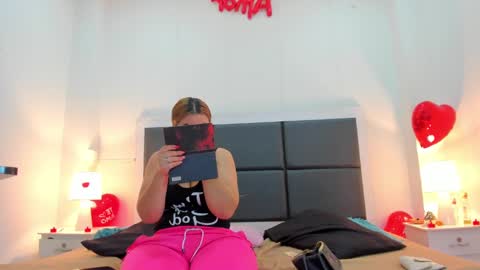  Aslhyn  online show from February 20, 1:19 pm