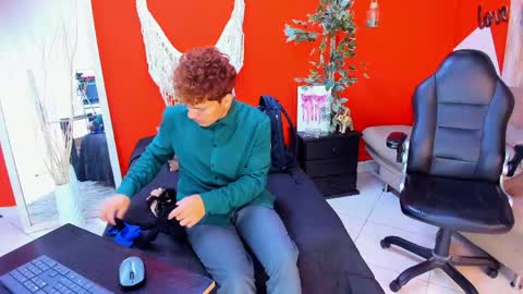 ASLY online show from April 21, 9:59 am