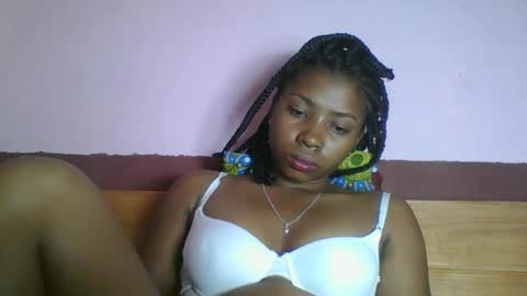 asmiraa online show from April 18, 7:07 pm