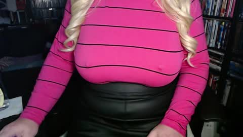 Aspen Vale online show from October 30, 9:37 pm