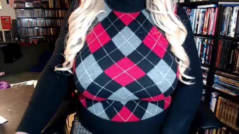 Aspen Vale online show from November 10, 10:20 pm