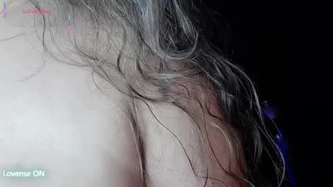 Snapshot of aspenruss chatting on October 18, 7:25 pm online show from October 18, 7:25 pm