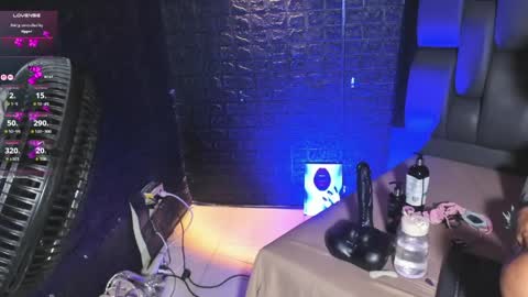 Nahomi  online show from April 1, 1:41 pm