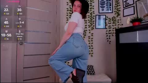 Snapshot of astarte_aste chatting on August 1, 10:58 am astarte_aste online show from August 1, 10:58 am