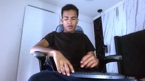 Snapshot of aston_vera chatting on October 21, 3:51 am Aston online show from October 21, 3:51 am